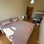 Garden Hostal *