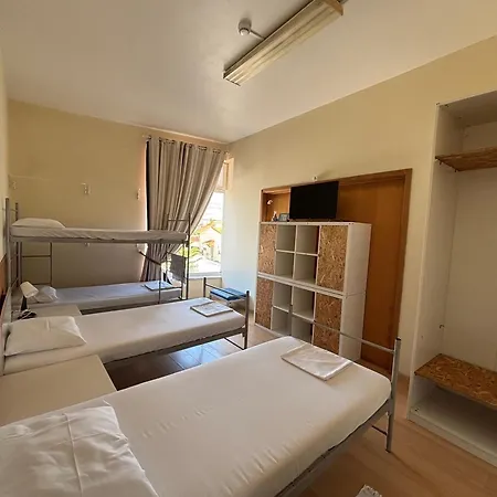 Garden Hostal Aradas