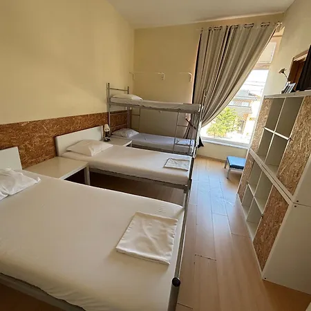 Garden Hostal Aradas